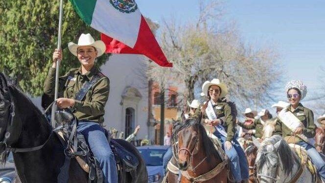 Arrancan celebraciones del 427 aniversario de Parras con cabalgata