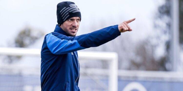 Martín Anselmi ya da entrevistas en portugués tras su llegada al Porto