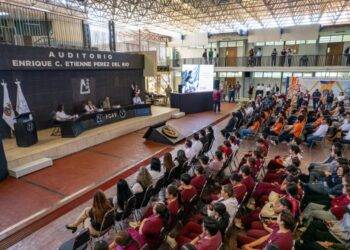 El Gral. Enrique García Jaramillo da conferencia en la UAT sobre seguridad nacional