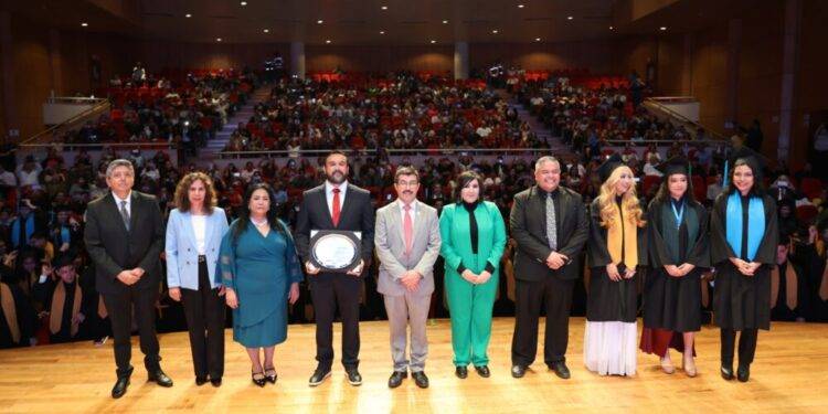 Preside rector graduación de 246 egresados de la UAT en Tampico