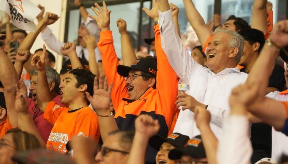 CORRECAMINOS TRIUNFA EN CASA