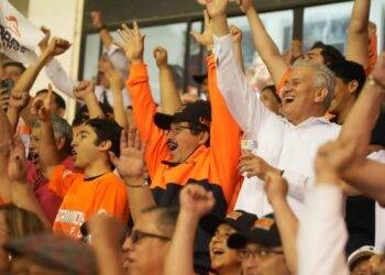 CORRECAMINOS TRIUNFA EN CASA