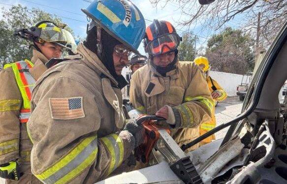 Refuerzan capacitación de Protección Civil y Bomberos en Parras