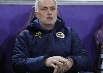 José Mourinho Suspendido Cuatro Partidos y Multado Tras Comentarios sobre Árbitros Turcos