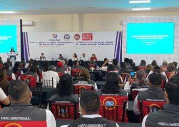 Imparten conferencias Ariadna Camacho Contreras y Margarita Darlene Rojas Olvera en Saltillo