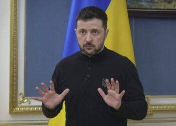 Zelenskyy acepta alto el fuego parcial tras mediación de EE.UU., pero advierte sobre represalias