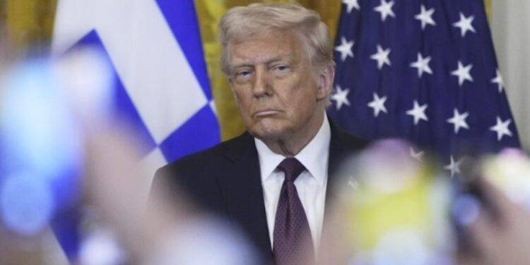 Trump firma orden ejecutiva para reformar elecciones en EE.UU. y exigir prueba de ciudadanía para votar