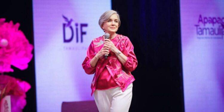 Transforma María de Villarreal la asistencia social en “apapachos” por Tamaulipas