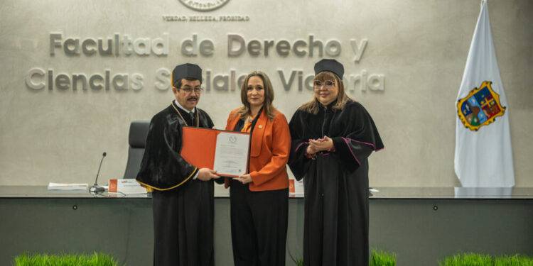 Recibe Isolda Rendón nombramiento de presidenta honoraria de Familia UAT