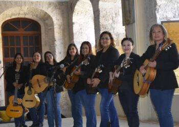 Continúa el programa “Mariposas en el Desierto” con emotivo concierto de la Rondalla Femenil Ensueño de Saltillo
