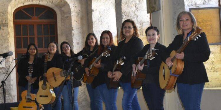 Continúa el programa “Mariposas en el Desierto” con emotivo concierto de la Rondalla Femenil Ensueño de Saltillo