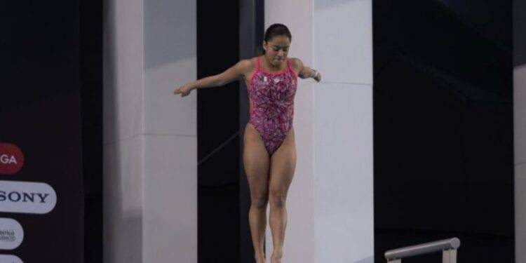 Alejandra Estudillo ejecuta uno de los clavados más difíciles de la historia en la Copa del Mundo