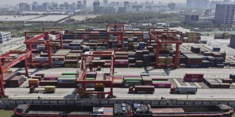 China advierte que “luchará hasta el final” tras nuevas amenazas arancelarias de Trump