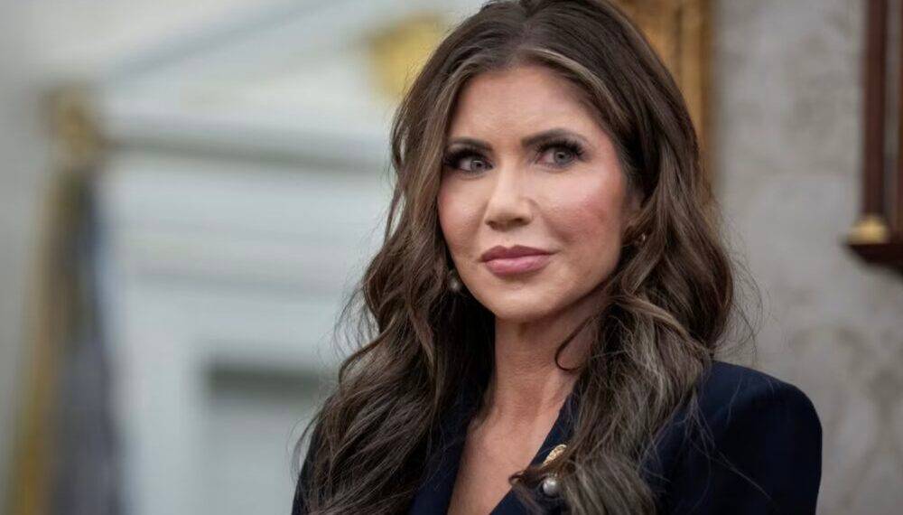 Secretaria de Seguridad Nacional, Kristi Noem, víctima de robo en restaurante en DC; además de su bolsa, se llevan 3 mil dólares