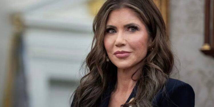 Secretaria de Seguridad Nacional, Kristi Noem, víctima de robo en restaurante en DC; además de su bolsa, se llevan 3 mil dólares