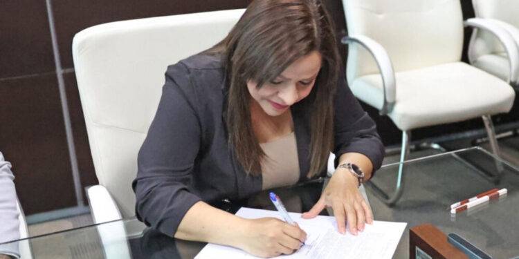 Firman contrato de donación de terreno para construcción del nuevo Hospital General de San Fernando