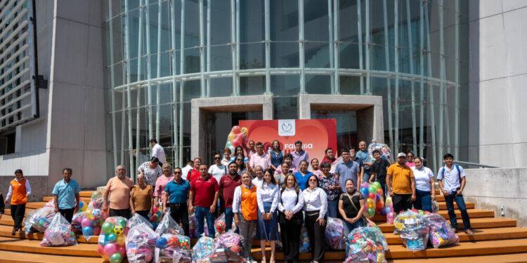 Alegrando corazones, la UAT entrega juguetes a la niñez tamaulipeca