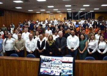Entrega la UAT becas de excelencia y labor humanista a sus estudiantes