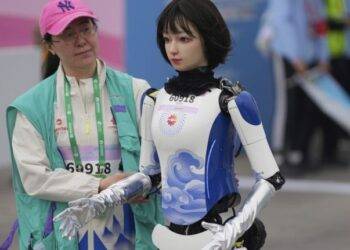 Robots humanoides corren medio maratón en China