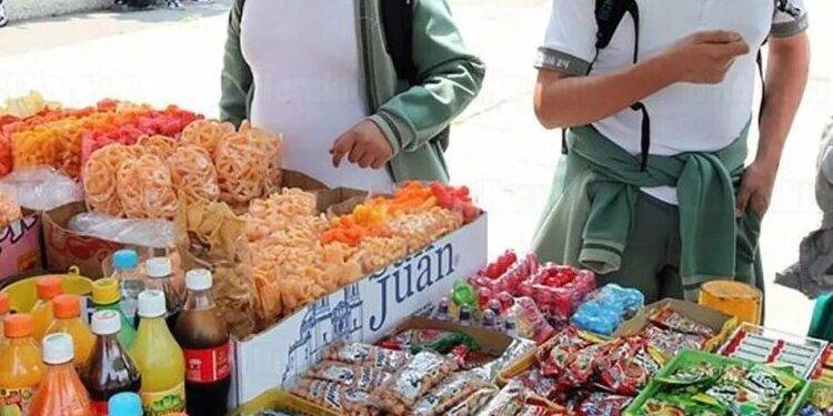 Ni un paso atrás en erradicación de comida chatarra, dice la SEP