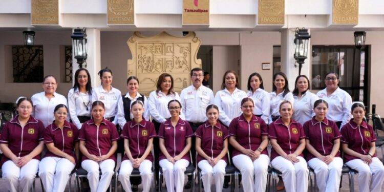 Rector de la UAT reconoce labor humanista de enfermeras y enfermeros