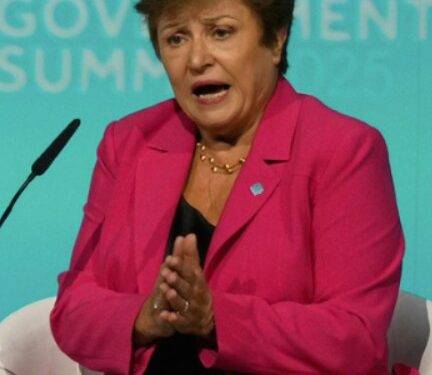 Aranceles de EEUU debilitarán la economía global y generarán inflación, dice el FMI