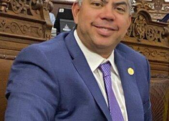 Alternativa para Monclova el sector automotriz: Paredes