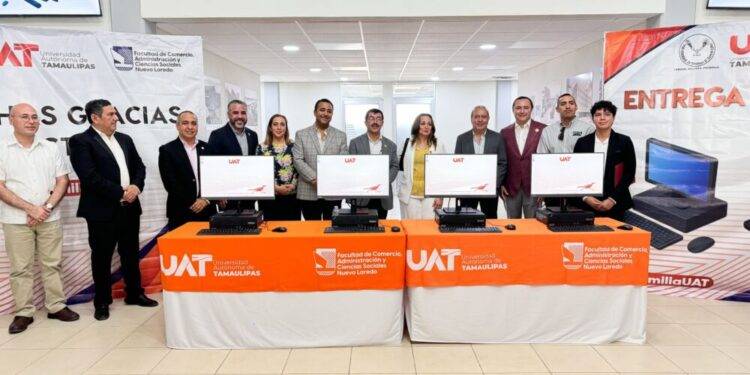 Entrega rector de la UAT equipamiento a universitarios de Nuevo Laredo