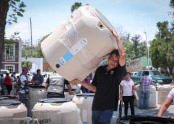 Cumplen Américo y María de Villarreal a las familias de Jaumave