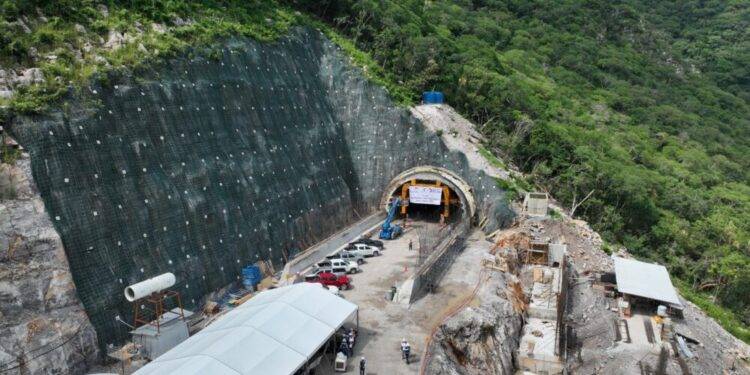 Américo Villarreal impulsa infraestructura verde: concreto ecológico y reforestación en carretera Mante–Ocampo–Tula