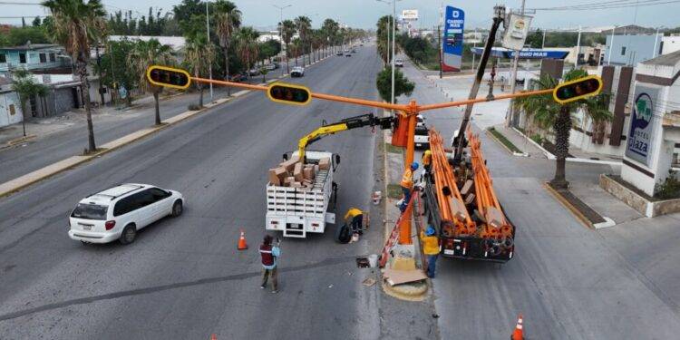 Avanza modernización en la capital de Tamaulipas; red semafórica registra 50 % de avance