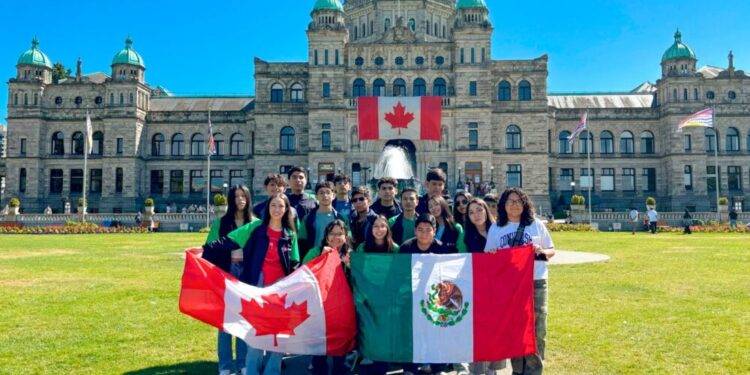 Estudiantes del CeINA UAT viven experiencia cultural en Canadá