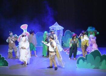 Despliegan estudiantes de la UAT su talento en obra teatral