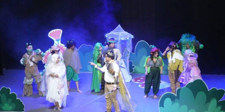 Despliegan estudiantes de la UAT su talento en obra teatral