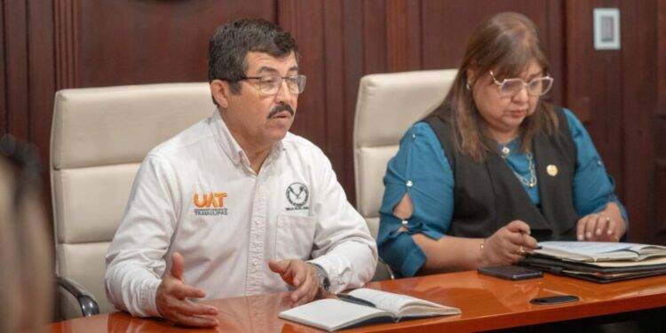 Llama rector a su gabinete a redoblar esfuerzos