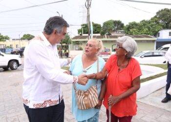 Atiende Américo demandas de las mujeres despicadoras en Tampico