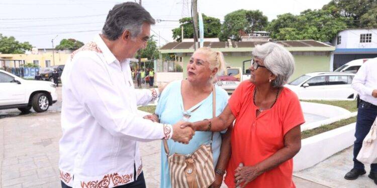 Atiende Américo demandas de las mujeres despicadoras en Tampico
