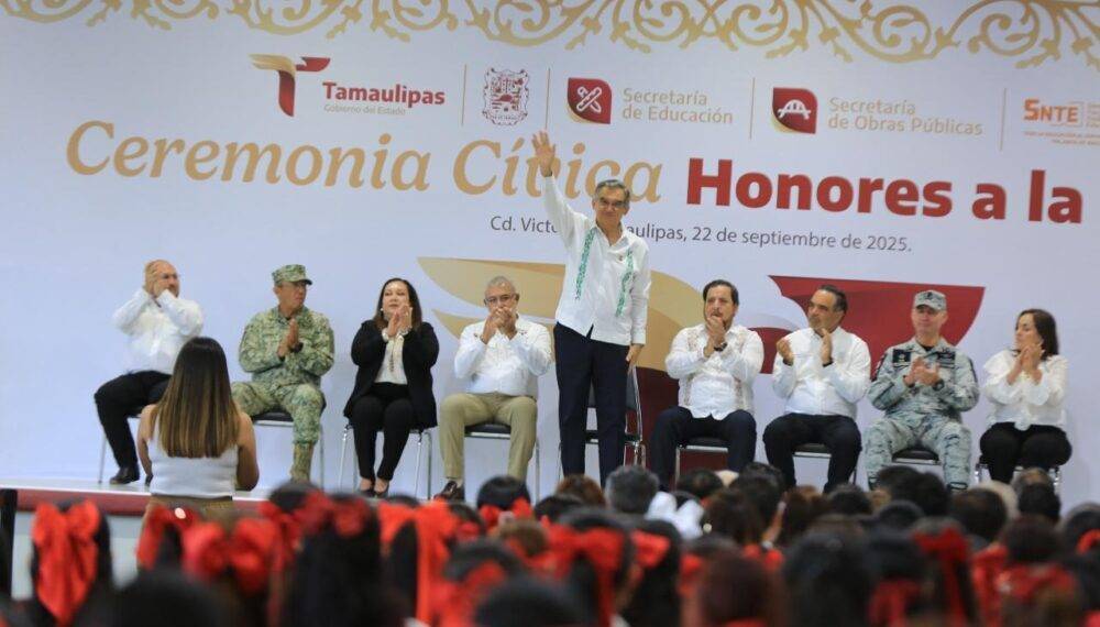 Inaugura Américo Villarreal gimnasio en Escuela Normal de Educadoras, legado de su padre