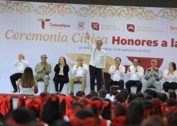 Inaugura Américo Villarreal gimnasio en Escuela Normal de Educadoras, legado de su padre
