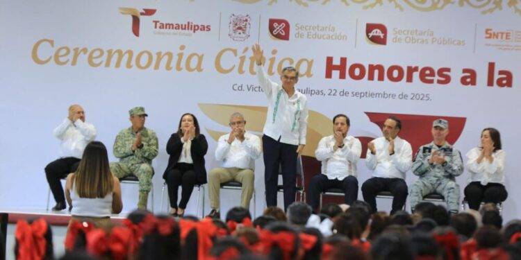 Inaugura Américo Villarreal gimnasio en Escuela Normal de Educadoras, legado de su padre