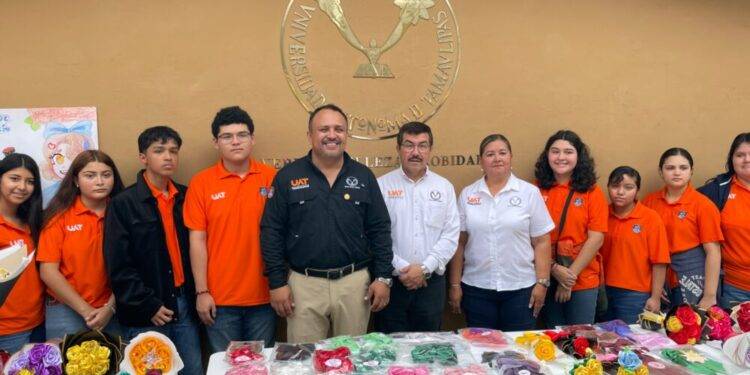 Sostiene rector encuentro con universitarios de Valle Hermoso