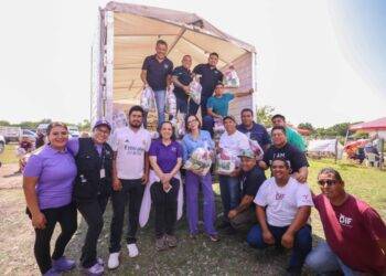 DIF Tamaulipas acerca servicios a familias de Casas con la brigada “Transformando Familias”