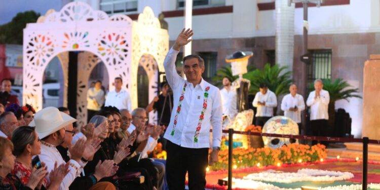 Premian Américo y María concurso estatal de catrinas y catrines