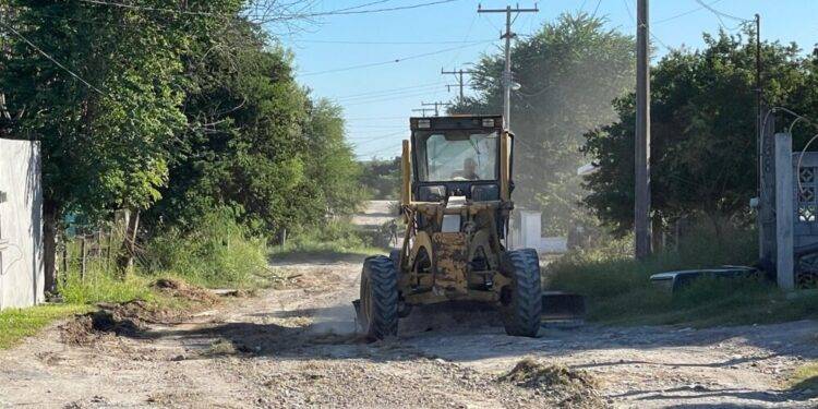 Continúa Gobierno Municipal mejorando vialidades; ahora benefician a la colonia La Valentina
