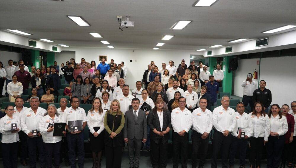 Preside rector homenaje al personal jubilado del SUTUAT