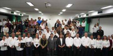 Preside rector homenaje al personal jubilado del SUTUAT