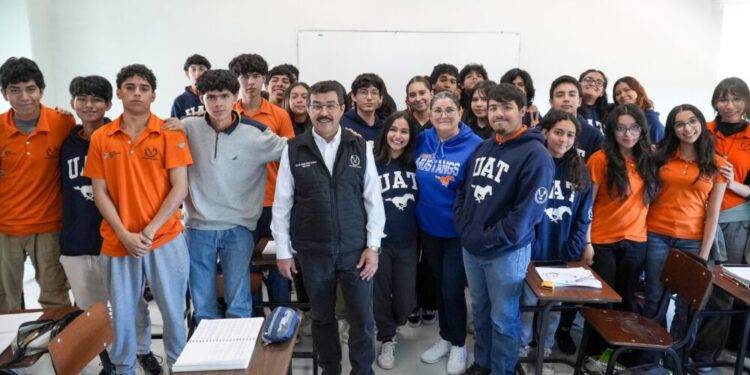 Constató rector logros y avances académicos de la Prepa 3 UAT