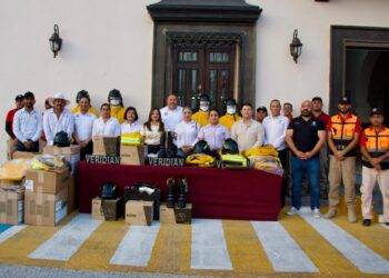 Alcaldesa Verónica Aguirre fortalece a Protección Civil y Bomberos con entrega de equipo nuevo en beneficio de la población