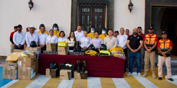 Alcaldesa Verónica Aguirre fortalece a Protección Civil y Bomberos con entrega de equipo nuevo en beneficio de la población