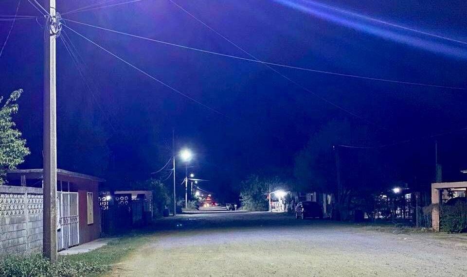 Concluye Gobierno Municipal trabajos de mejoramiento de alumbrado en la colonia Ribereña
